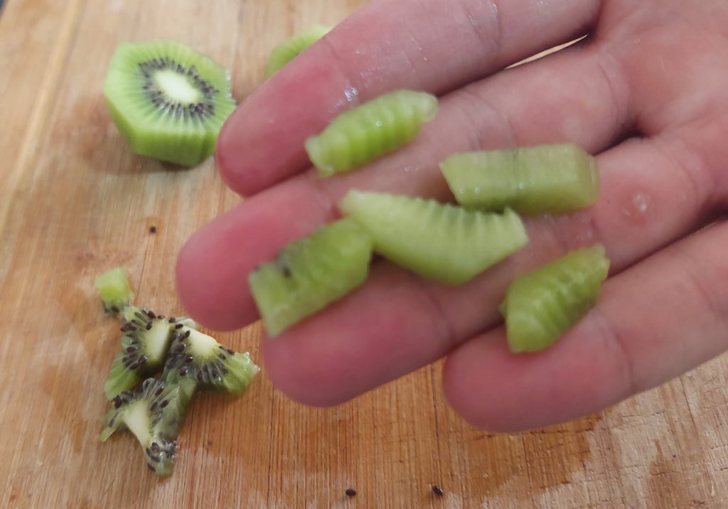 tiny slices of kiwi